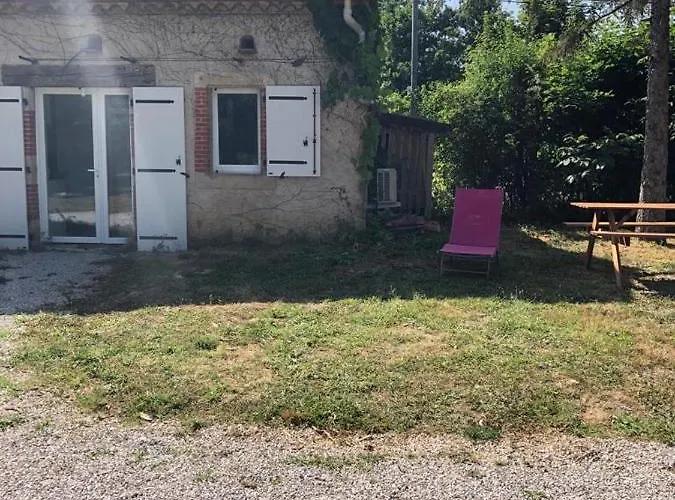 Maisonnette Proche Du Centre Ville, Parking Et Jardin *